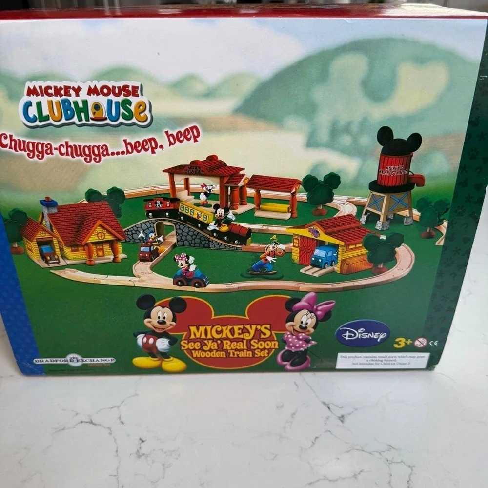 Disney Mickey Mouse Clubhouse Mickey's House & Garage 13 Piece Train Set NEW